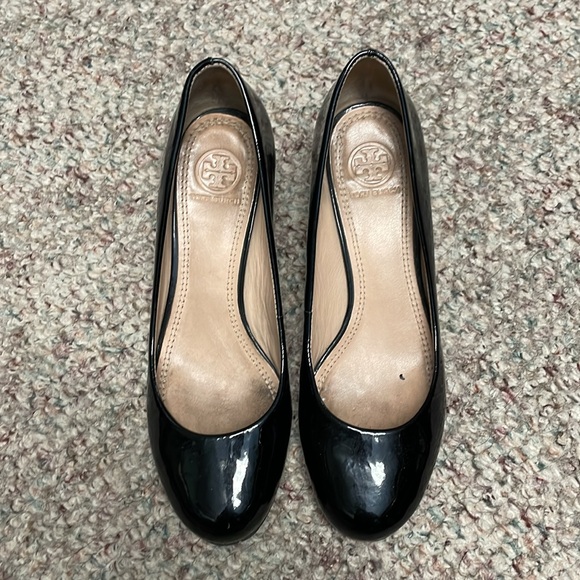 Tory Burch patent leather wedge heels - Picture 2 of 7